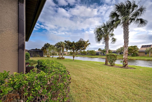 view of yard featuring a water view