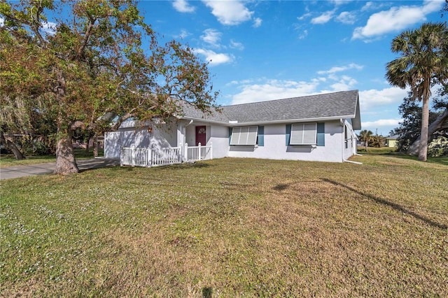 ranch-style home featuring a front lawn