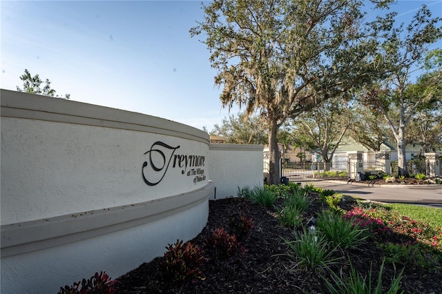 view of community / neighborhood sign