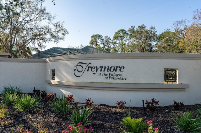 view of community / neighborhood sign