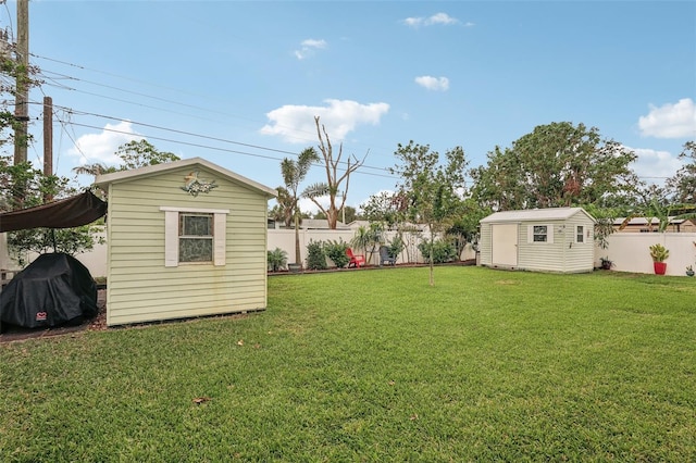 view of yard featuring a storage shed