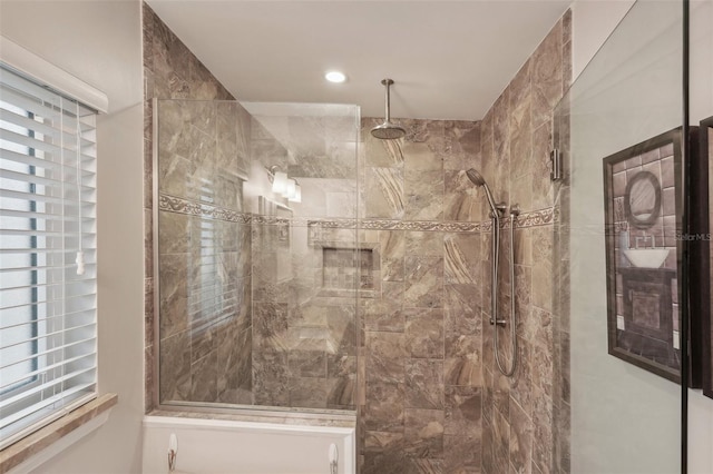 bathroom featuring tiled shower