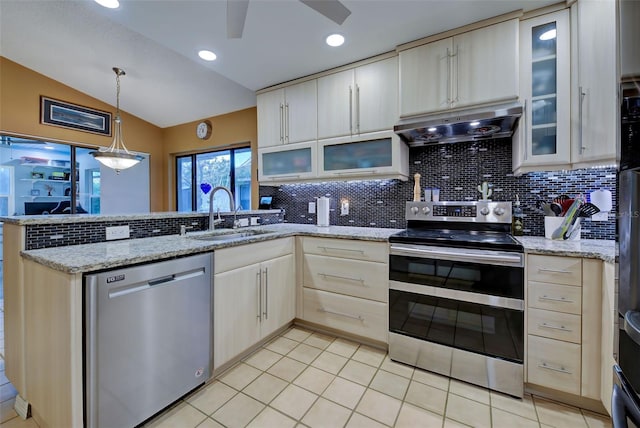 kitchen with under cabinet range hood, stainless steel appliances, a peninsula, a sink, and backsplash