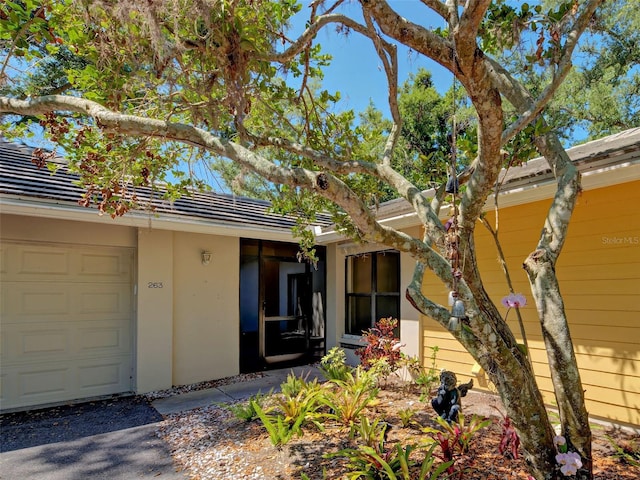 view of front facade with a garage and stucco siding