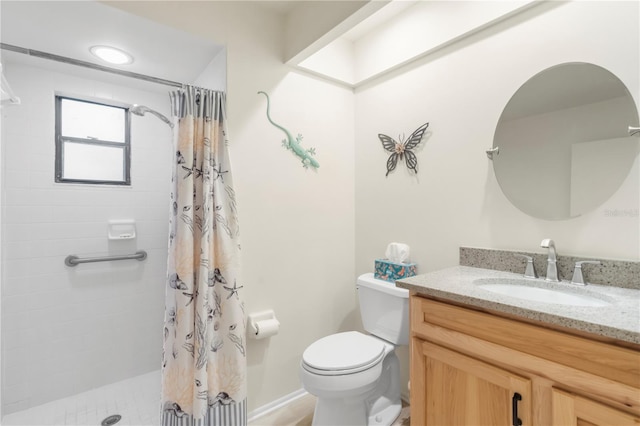 bathroom featuring a shower with shower curtain, vanity, and toilet