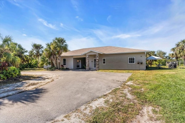 ranch-style home with a front yard