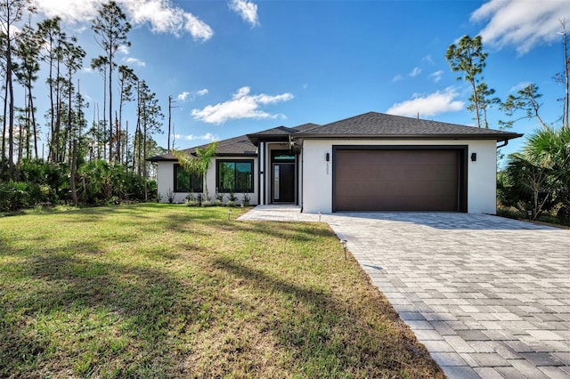 view of front of home featuring a front yard and a garage