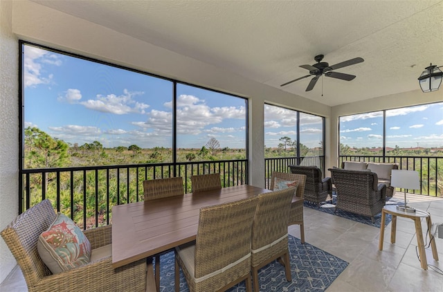 sunroom with ceiling fan