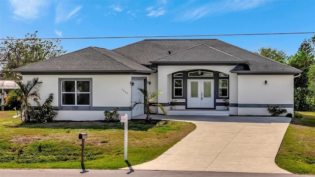 view of front facade featuring a front yard