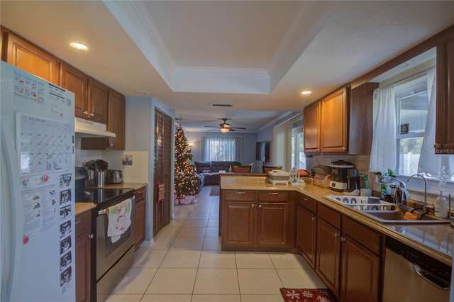 kitchen featuring plenty of natural light, kitchen peninsula, sink, and appliances with stainless steel finishes