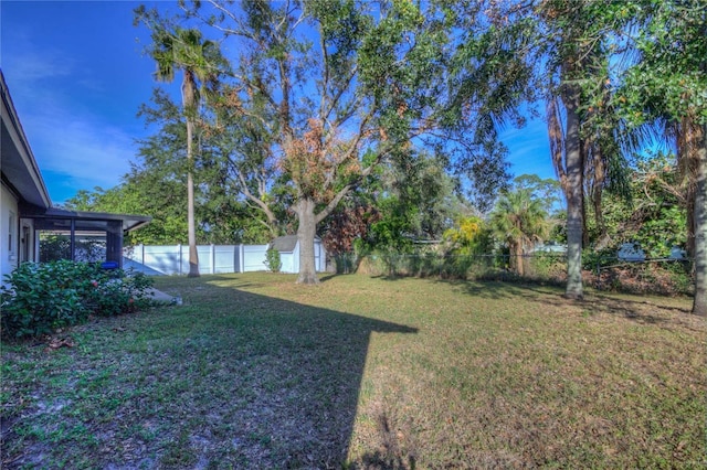 view of yard featuring a storage unit