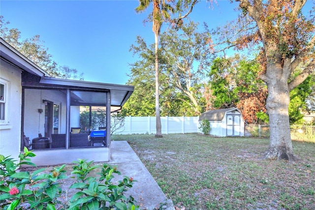 view of yard featuring a patio area