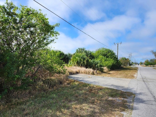 Listing photo 3 for 27147 Sunnybrook Rd, Punta Gorda FL 33983