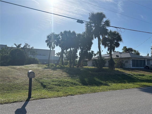 Listing photo 2 for 145 Mark Twain Ln, Rotonda West FL 33947