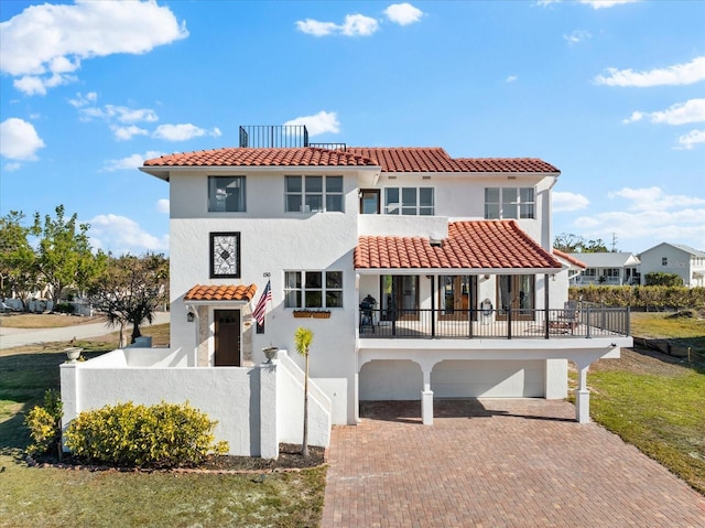 view of front facade with a garage