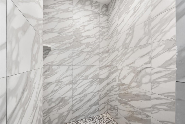 details featuring tiled shower