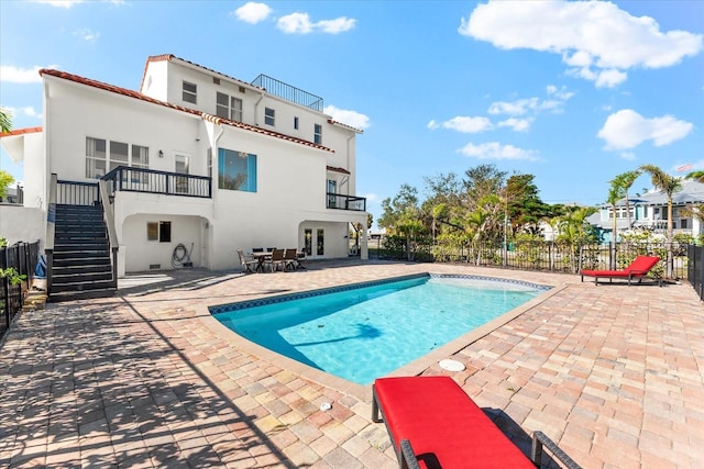 view of swimming pool featuring a patio