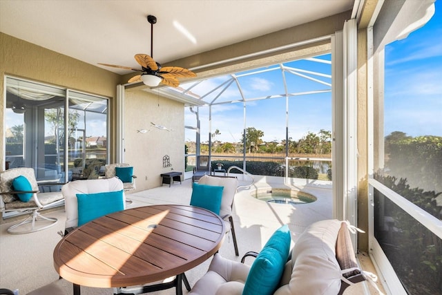 sunroom with ceiling fan