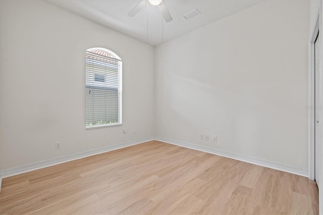 empty room featuring light wood-type flooring and ceiling fan