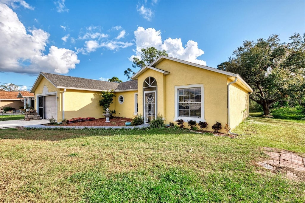 view of front of home featuring a front yard and a garage