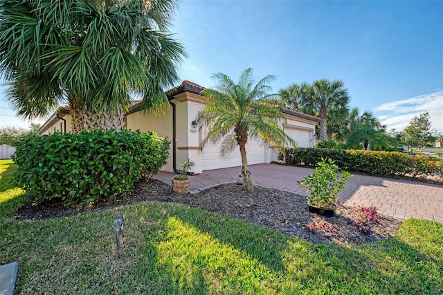 view of front of property featuring a garage