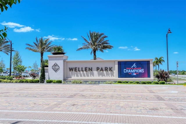 view of community / neighborhood sign