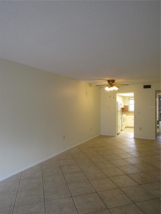 unfurnished room featuring light tile patterned floors and ceiling fan