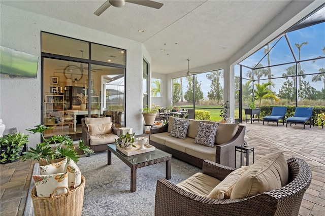 sunroom with ceiling fan