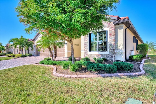 view of front of house featuring a front yard and a garage