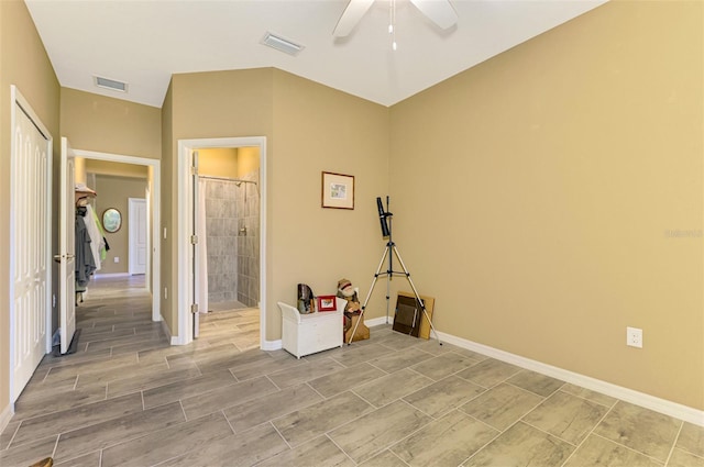 empty room with ceiling fan