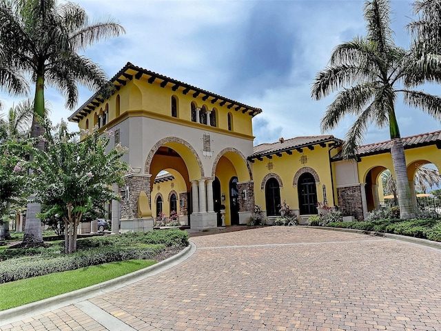 view of mediterranean / spanish-style house