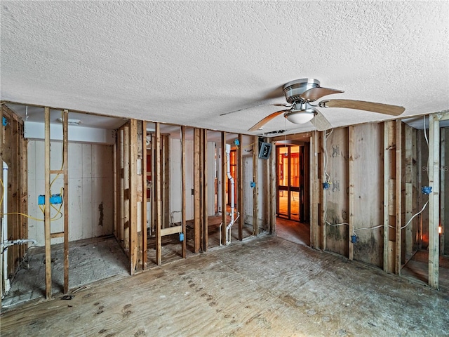 miscellaneous room featuring ceiling fan and a textured ceiling