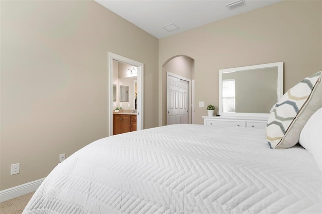 bedroom featuring ensuite bathroom and a closet