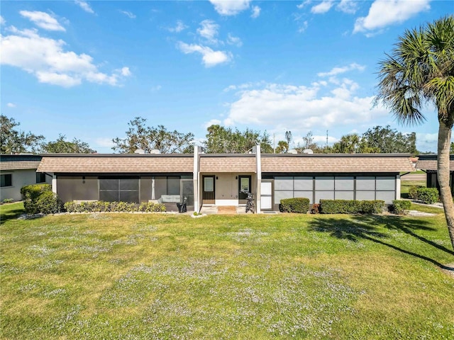 ranch-style home featuring a front yard