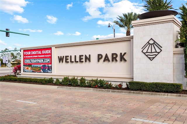 view of community / neighborhood sign