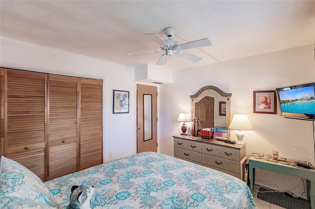 bedroom featuring a textured ceiling, a closet, and ceiling fan