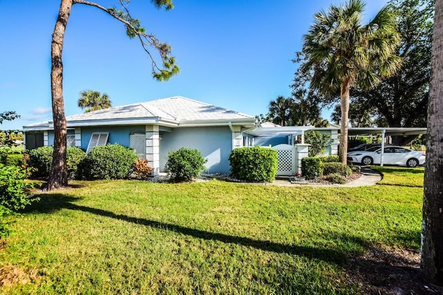 view of front facade featuring a front lawn and a carport