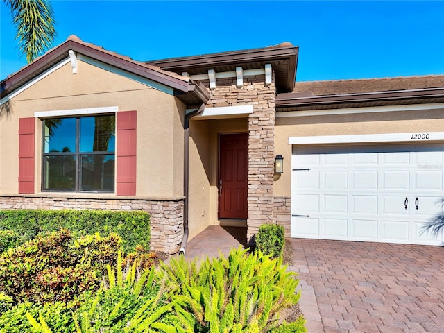 view of front of home featuring a garage