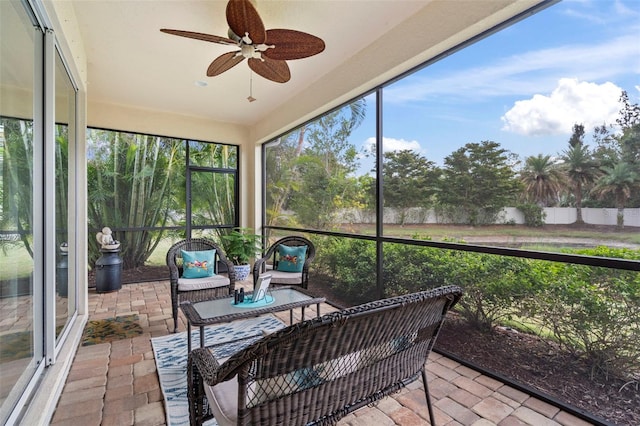 sunroom with ceiling fan