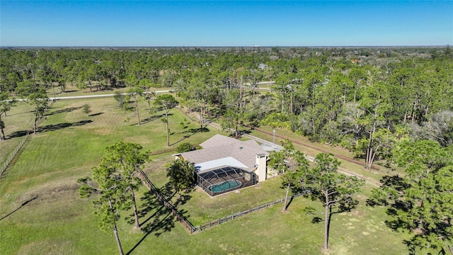 birds eye view of property featuring a forest view