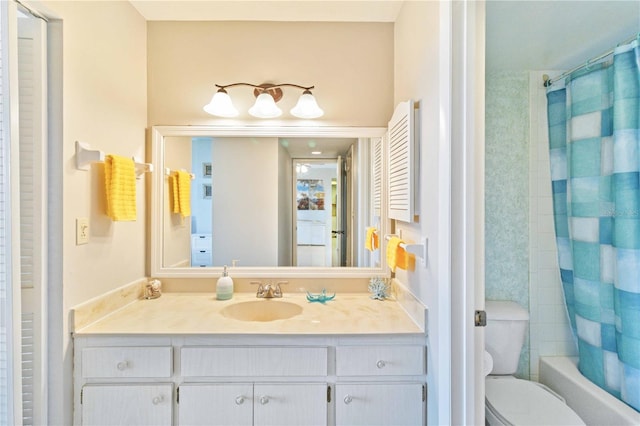 full bathroom featuring shower / bath combination with curtain, vanity, and toilet