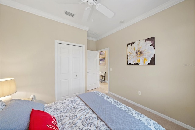 bedroom with ceiling fan, light colored carpet, crown molding, and a closet