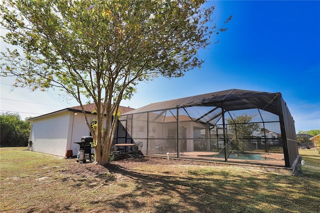 view of yard featuring a lanai