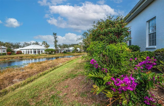 view of yard featuring a water view