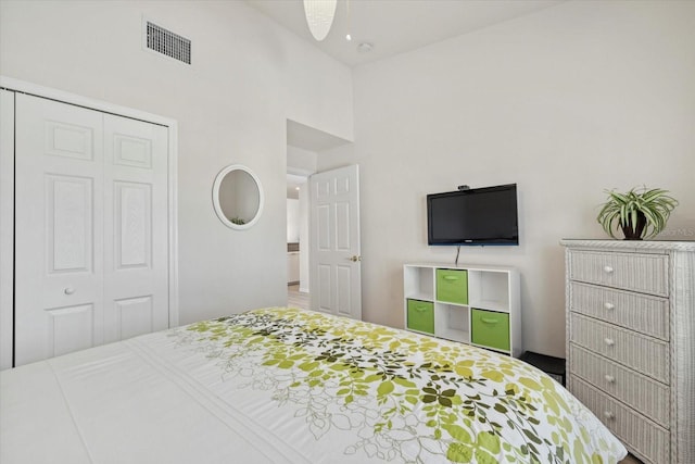 bedroom featuring a closet and ceiling fan