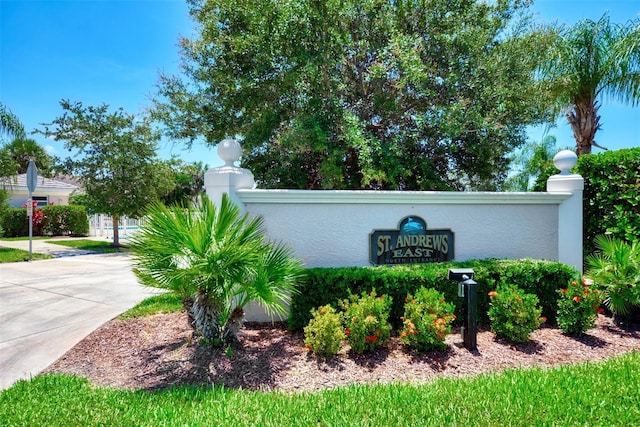 view of community / neighborhood sign