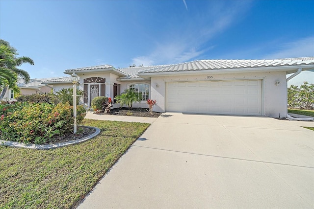 view of front of home featuring a garage and a front yard