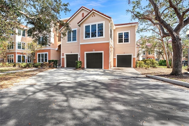 view of front facade featuring a garage