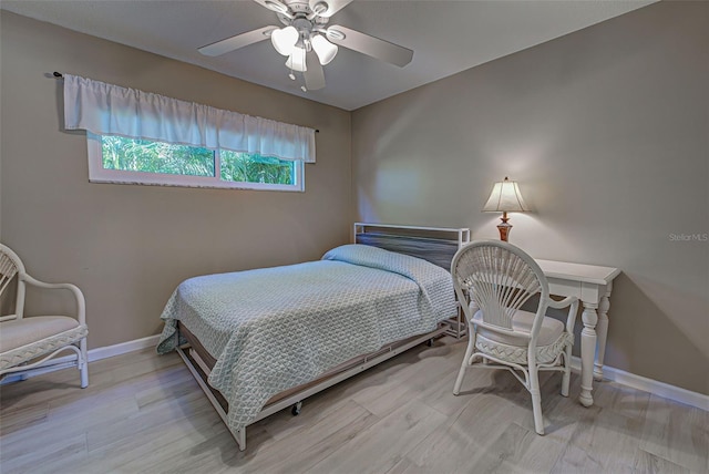 bedroom with ceiling fan