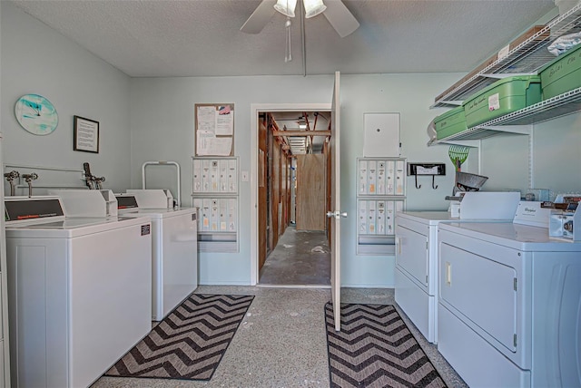 washroom with independent washer and dryer, a textured ceiling, and ceiling fan